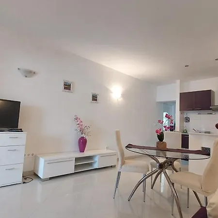 Apartment Luna Baska Voda